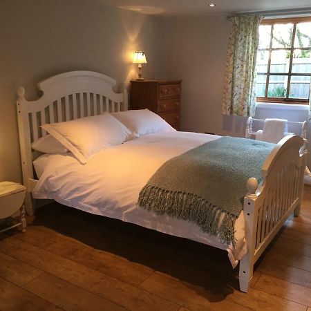 Stapehill Lodge B&B Hampreston Eksteriør bilde