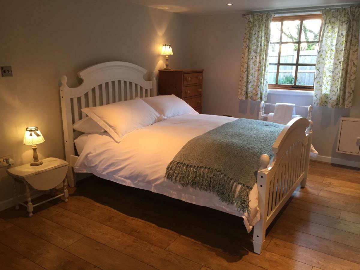 Stapehill Lodge B&B Hampreston Eksteriør bilde