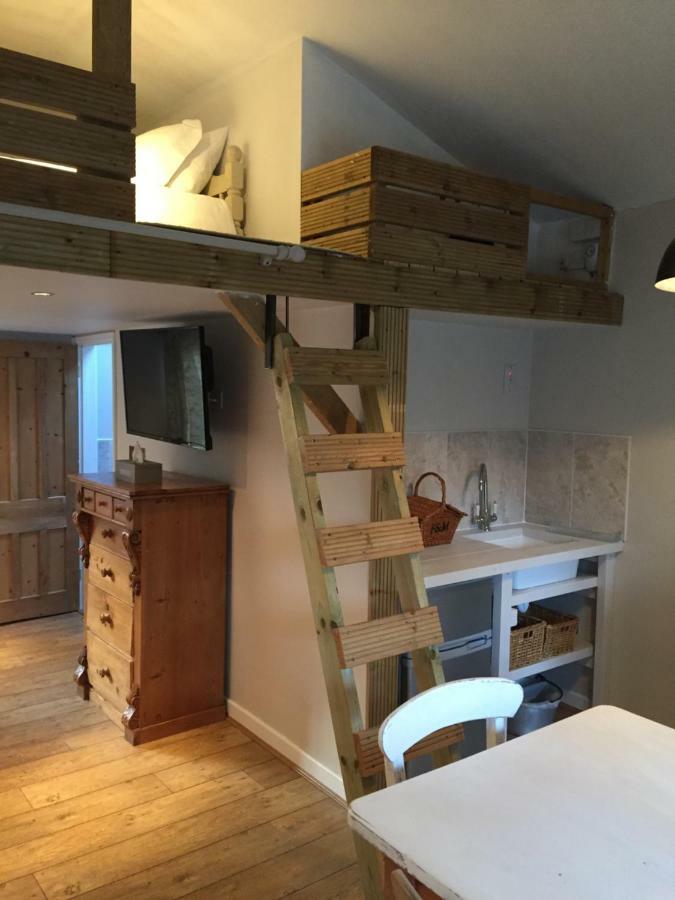 Stapehill Lodge B&B Hampreston Eksteriør bilde