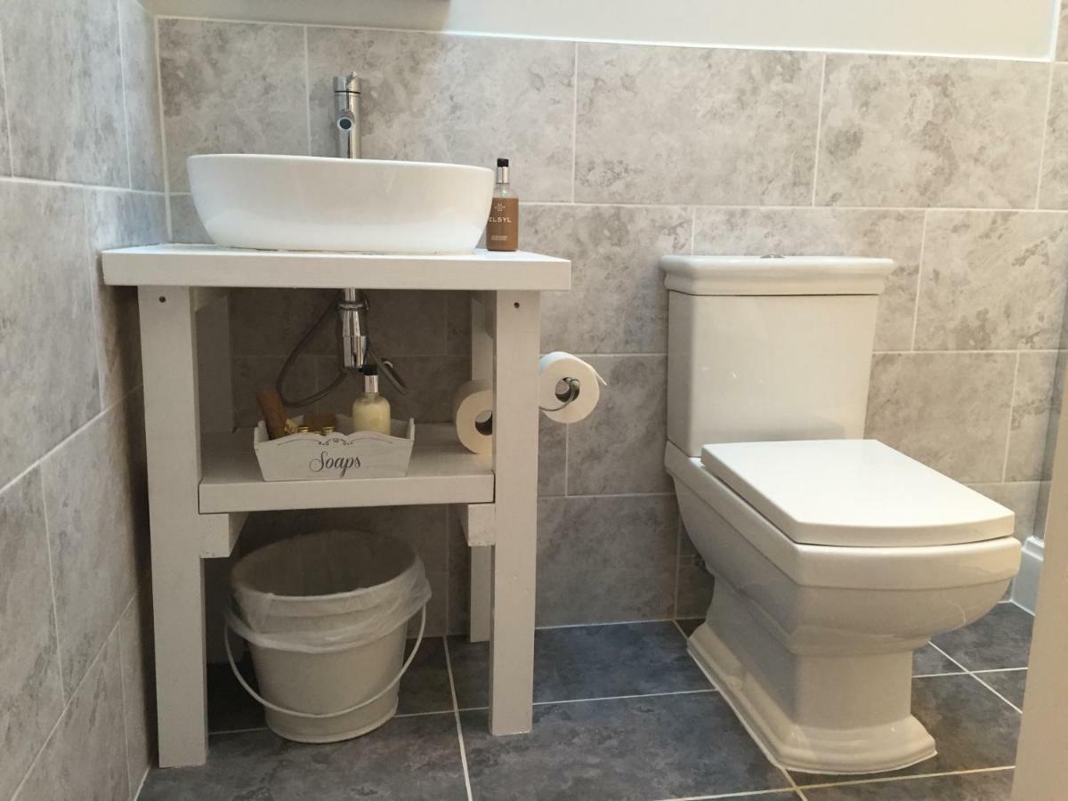 Stapehill Lodge B&B Hampreston Eksteriør bilde