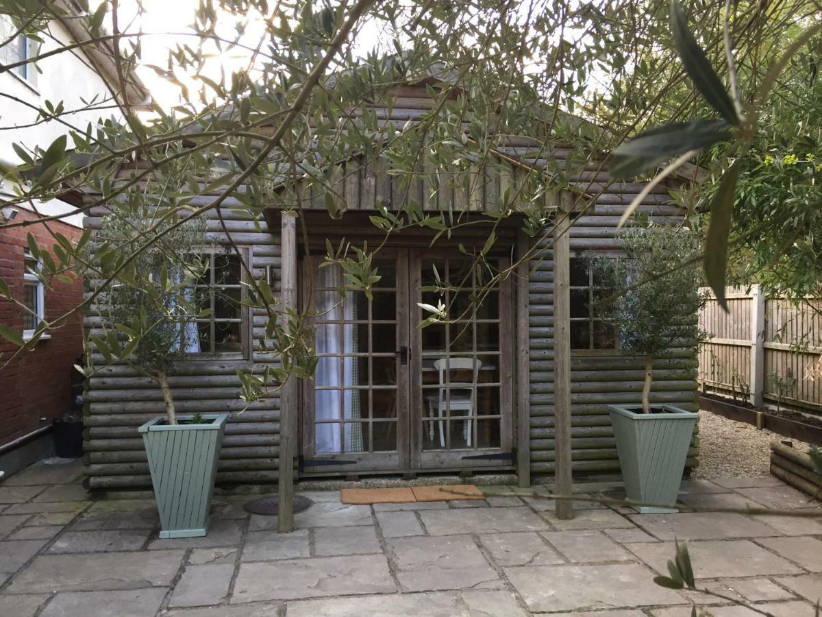 Stapehill Lodge B&B Hampreston Eksteriør bilde