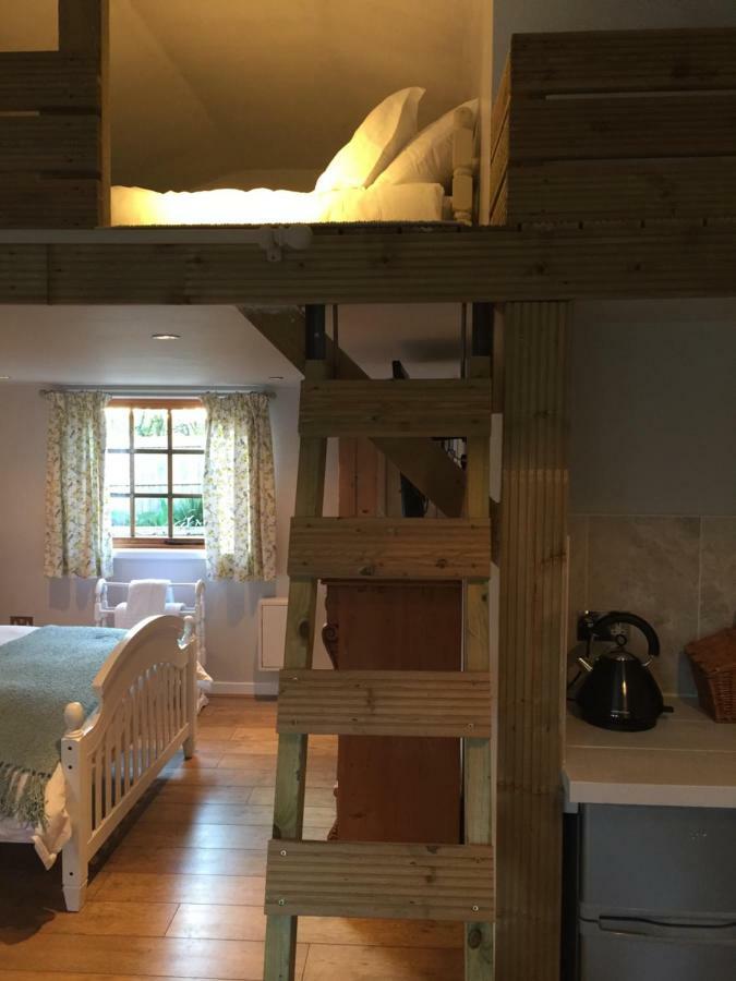 Stapehill Lodge B&B Hampreston Eksteriør bilde