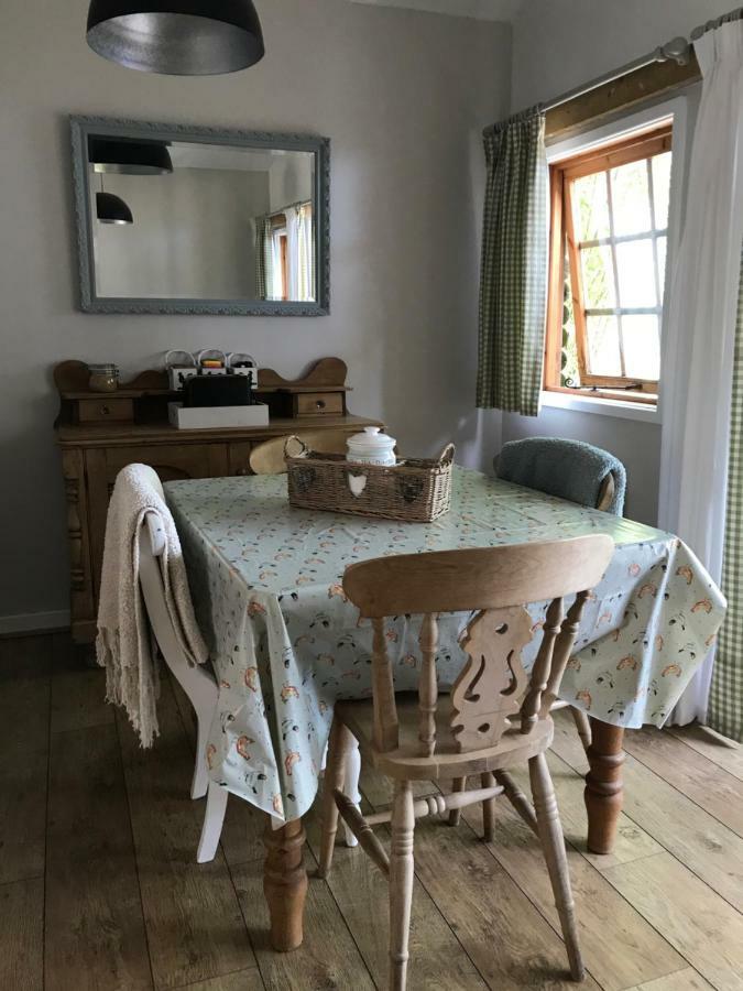 Stapehill Lodge B&B Hampreston Eksteriør bilde