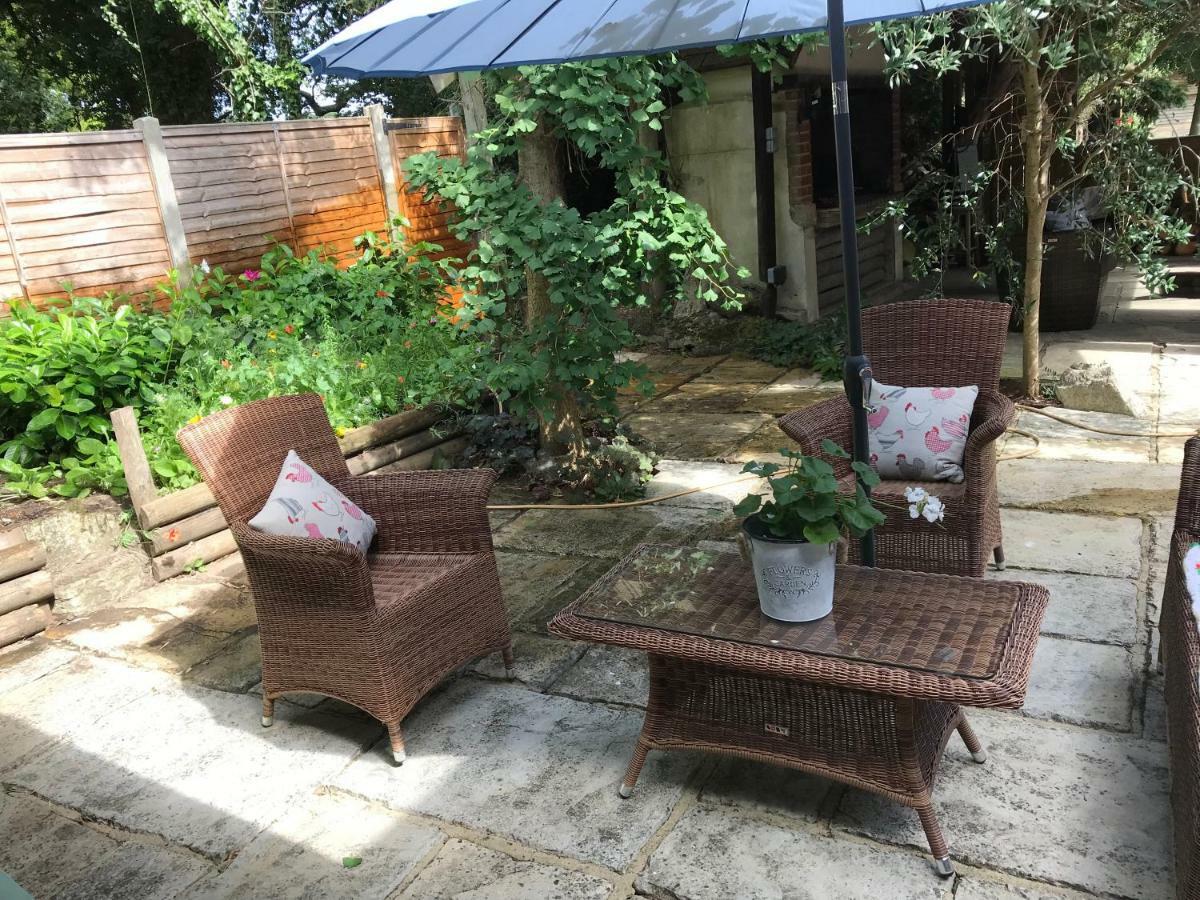 Stapehill Lodge B&B Hampreston Eksteriør bilde