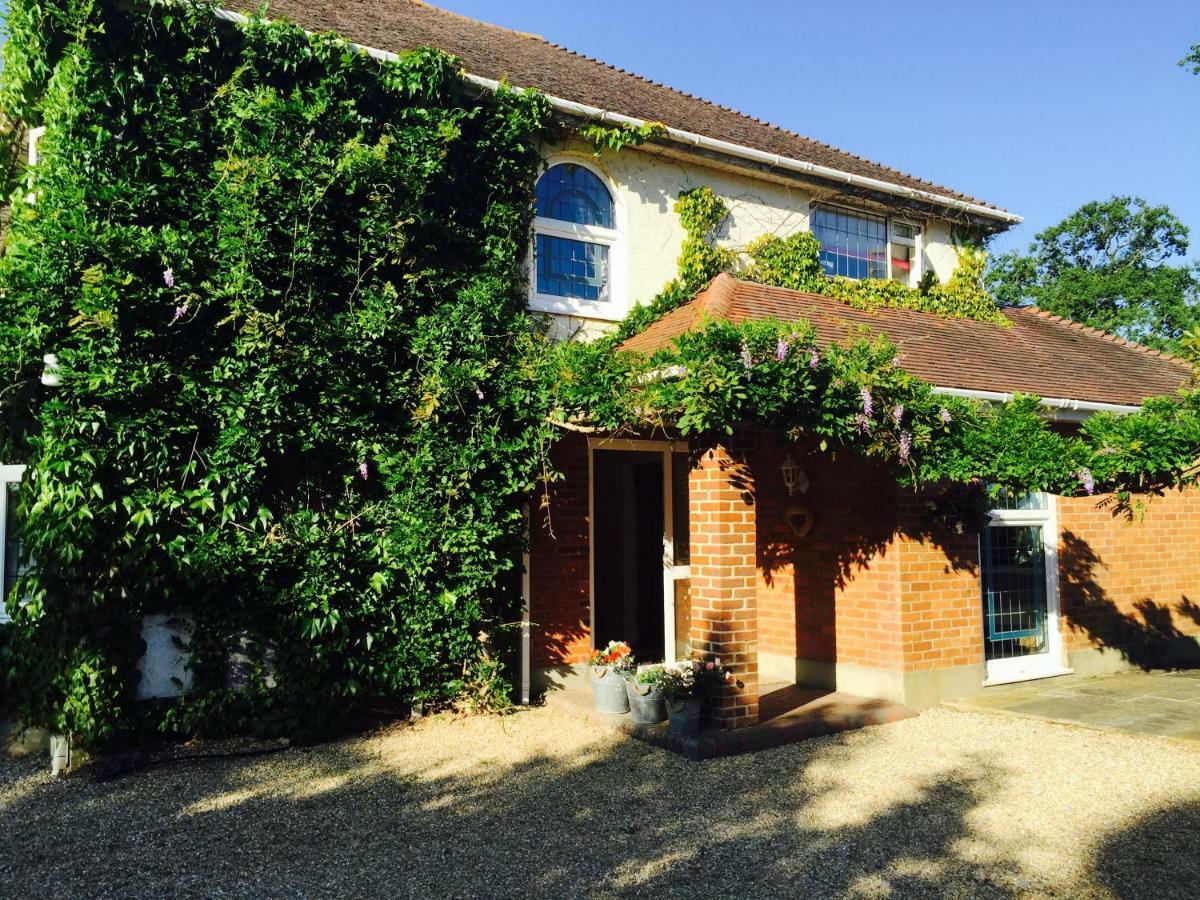 Stapehill Lodge B&B Hampreston Eksteriør bilde